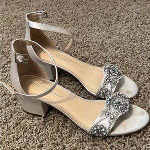 Betsy Johnson size 8 rhinestone heels w/ necklace &earrings